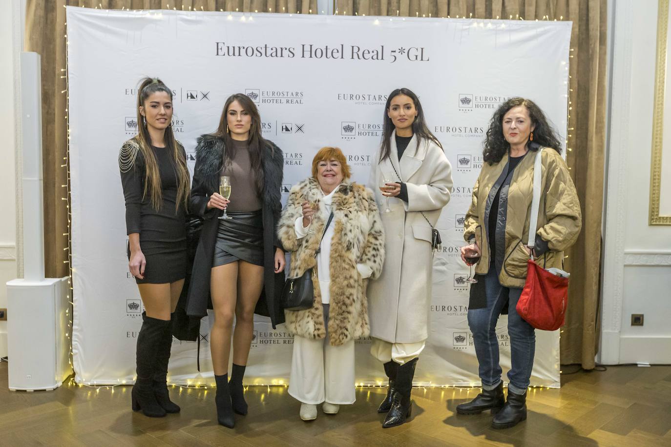 Paula Díaz, Paula de la Maza, Rosa Pereda, Fedua Saber y Gloria Pereda.