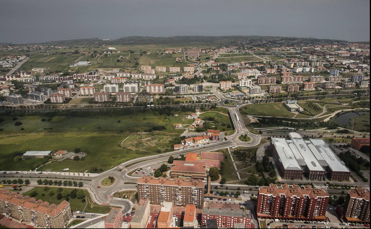 Imagen aérea que abarca el parque ya construido y parte de la vaguada aún sin definir.