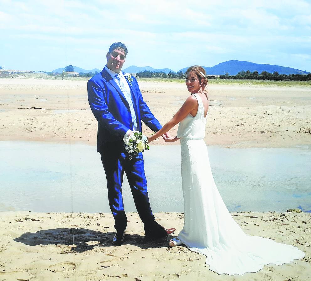 Mari Carmen Campos y Xabier Lozano se dieron el ‘sí, quiero’ el pasado 19 de junio en Isla (Arnuero). La pareja recuerda que «fue un día muy bonito, un sueño hecho realidad». 