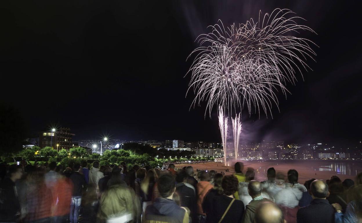 Fuegos artificiales del día 25 de julio, Santiago, en Santander.