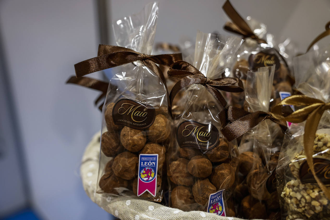 Trufas de crema de orujo y miel de Chocolates artesanos Maio. Precio: 4,50 euros el paquete.