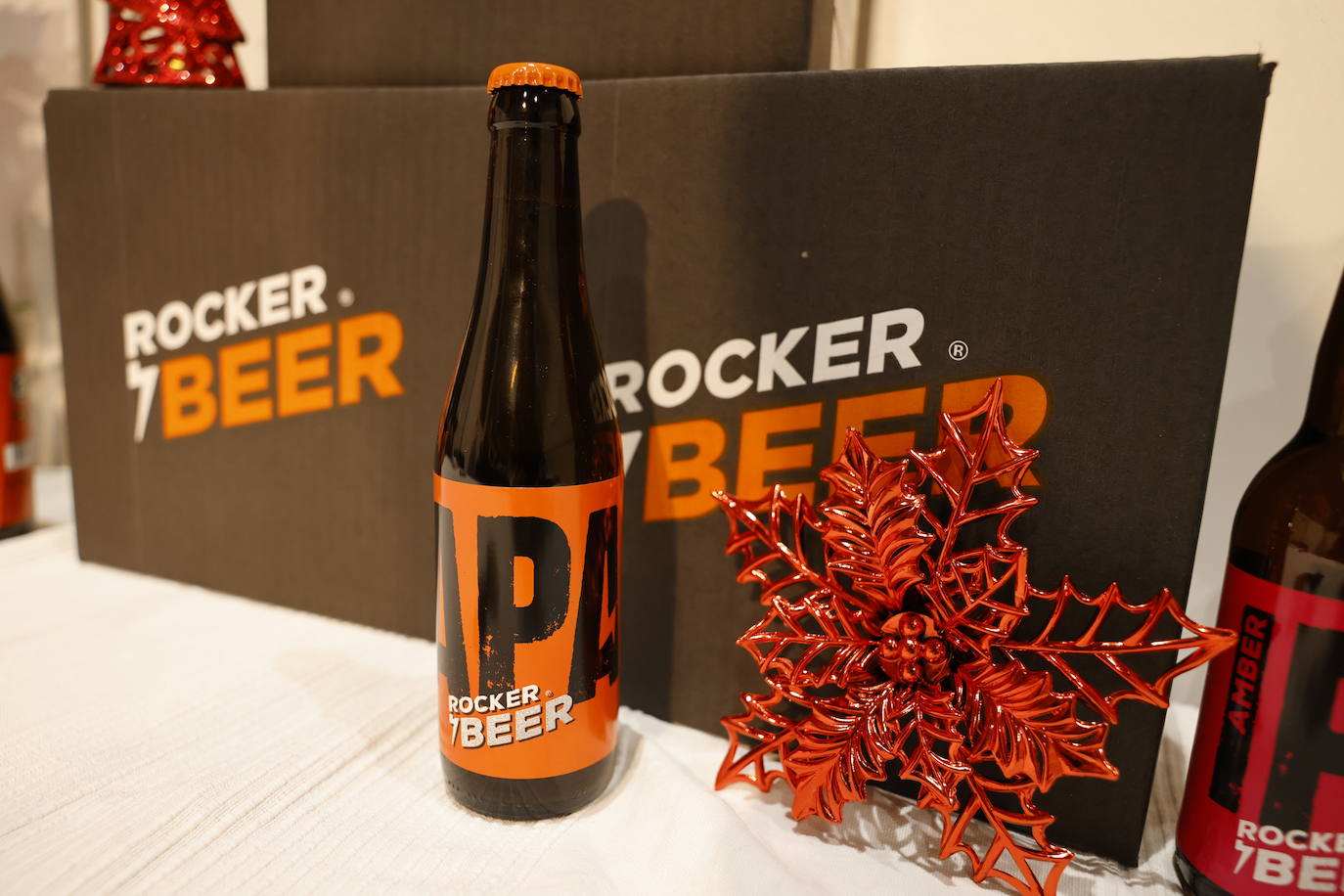 Cerveza Rocker Beer al estilo American Pale Ale (APA). Precio: 3 euros la botella.