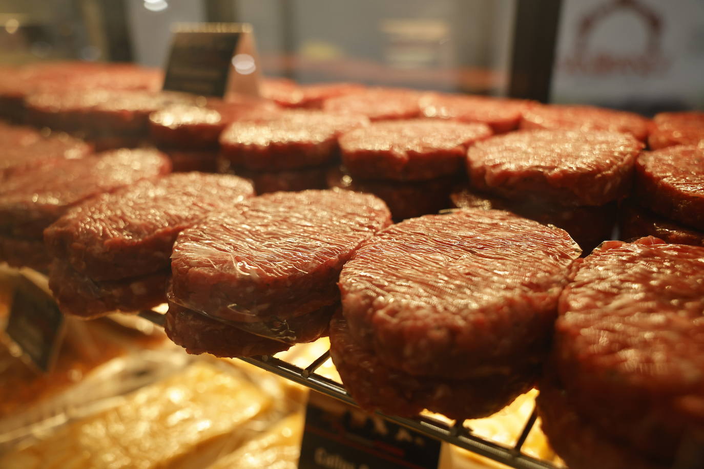 Hamburguesa de Tudanca de Carnicería Pedro (Cabezón de la Sal). Precio: 14,95 euros el kilo.