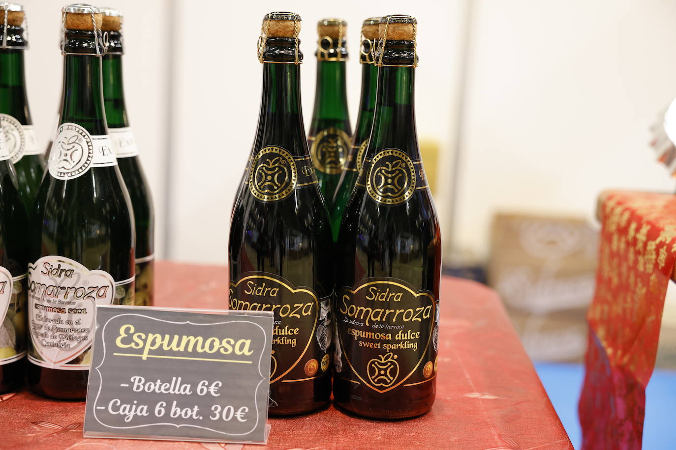 Sidra Espumosa de Somarroza. Precio: 6 euros la botella y caja de 6 unidades a 30 euros.