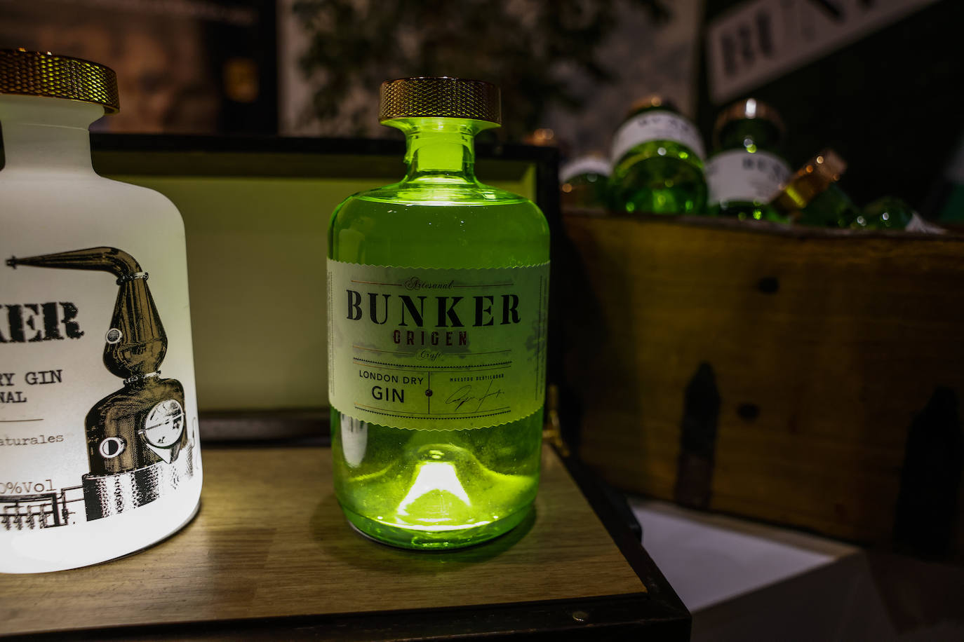 Ginebra artesana fabricada con botánica natural sin colorantes, ni aromas ni azúcares de Bunker Distillery. Precio: 35 euros la botella.