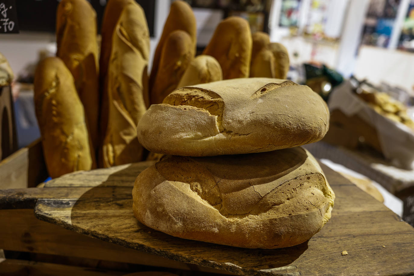 Pan artesanal lebaniego de leña de la Panadería Puente Asnil. Precio: 3,50 euros el kilo y 1,7 medio kilo.