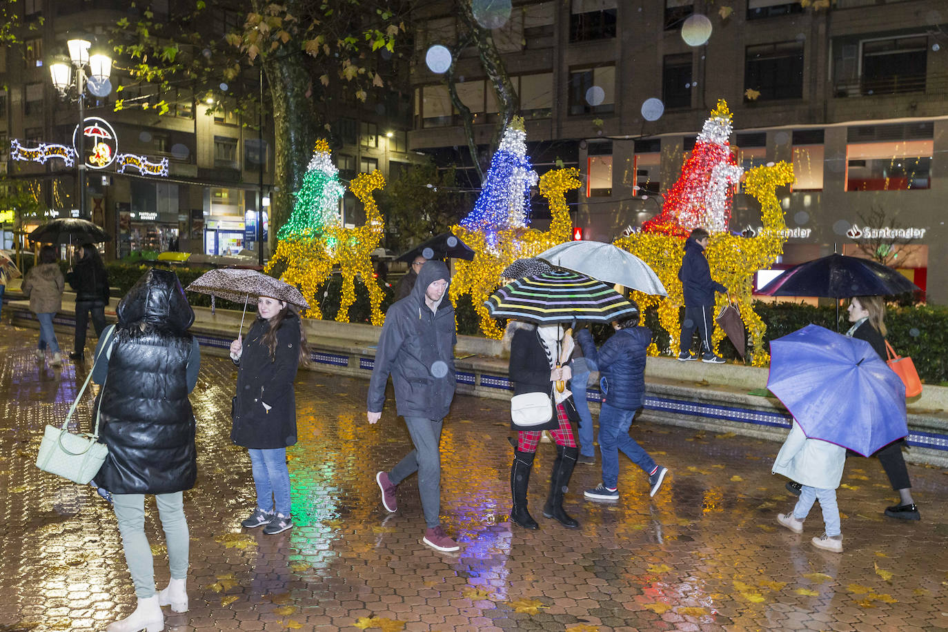 La iluminación de los 154 árboles de la calle es una de las novedades del año y alumbrarán las fiestas con 250.000 puntos de luces LED.