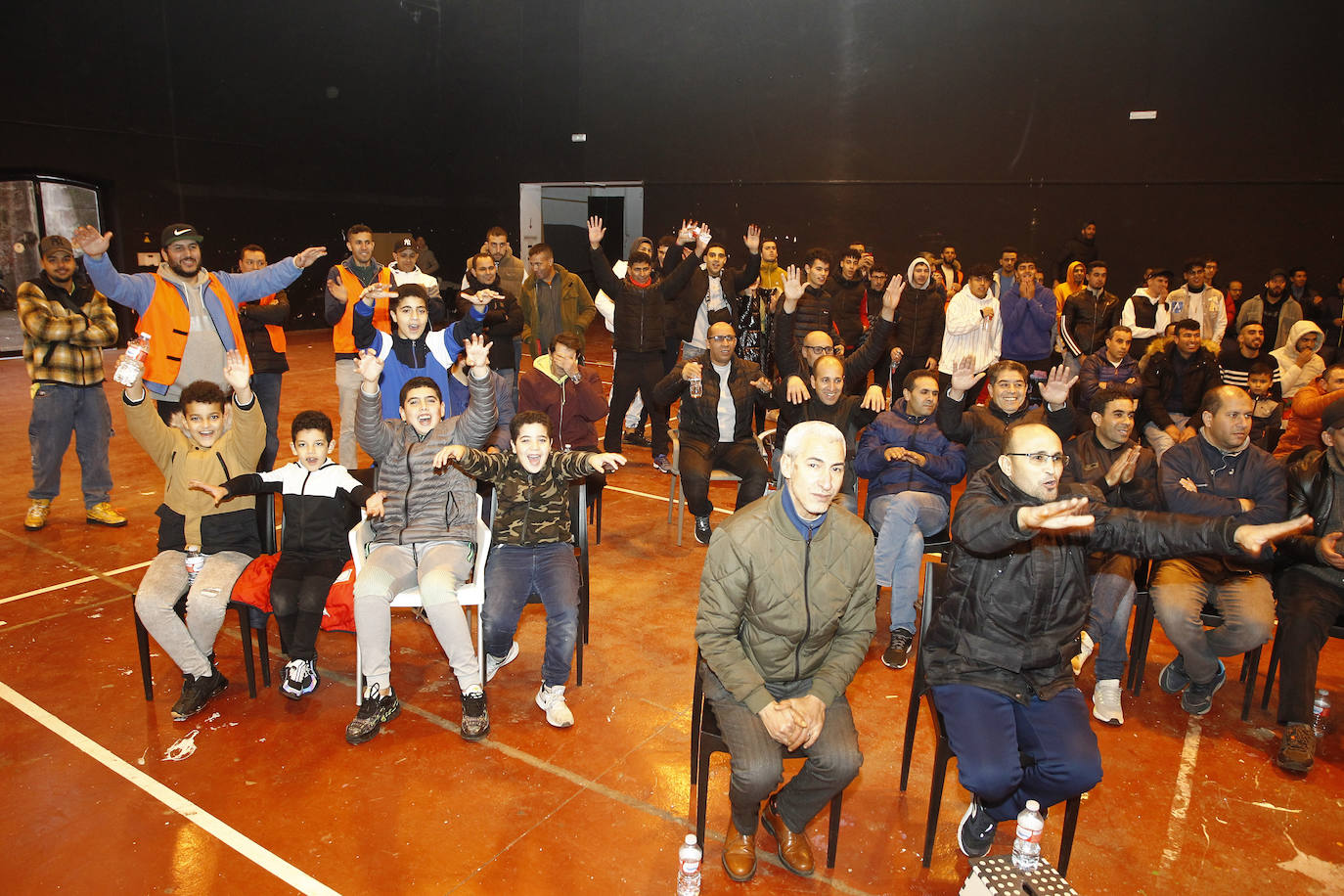 Fotos: La colonia marroquí celebra en Torrelavega el pase a semifinales