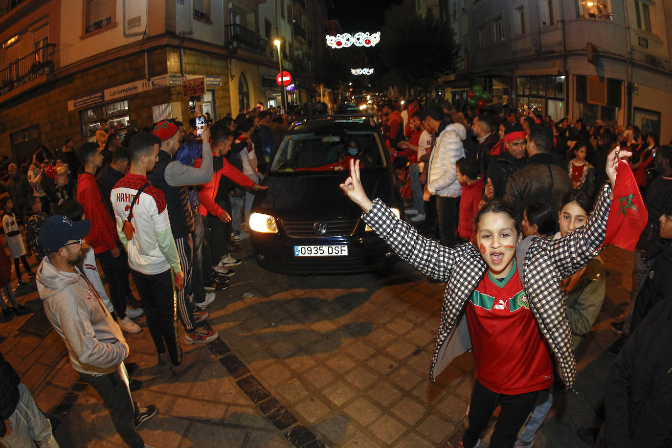 Fotos: La colonia marroquí celebra en Torrelavega el pase a semifinales