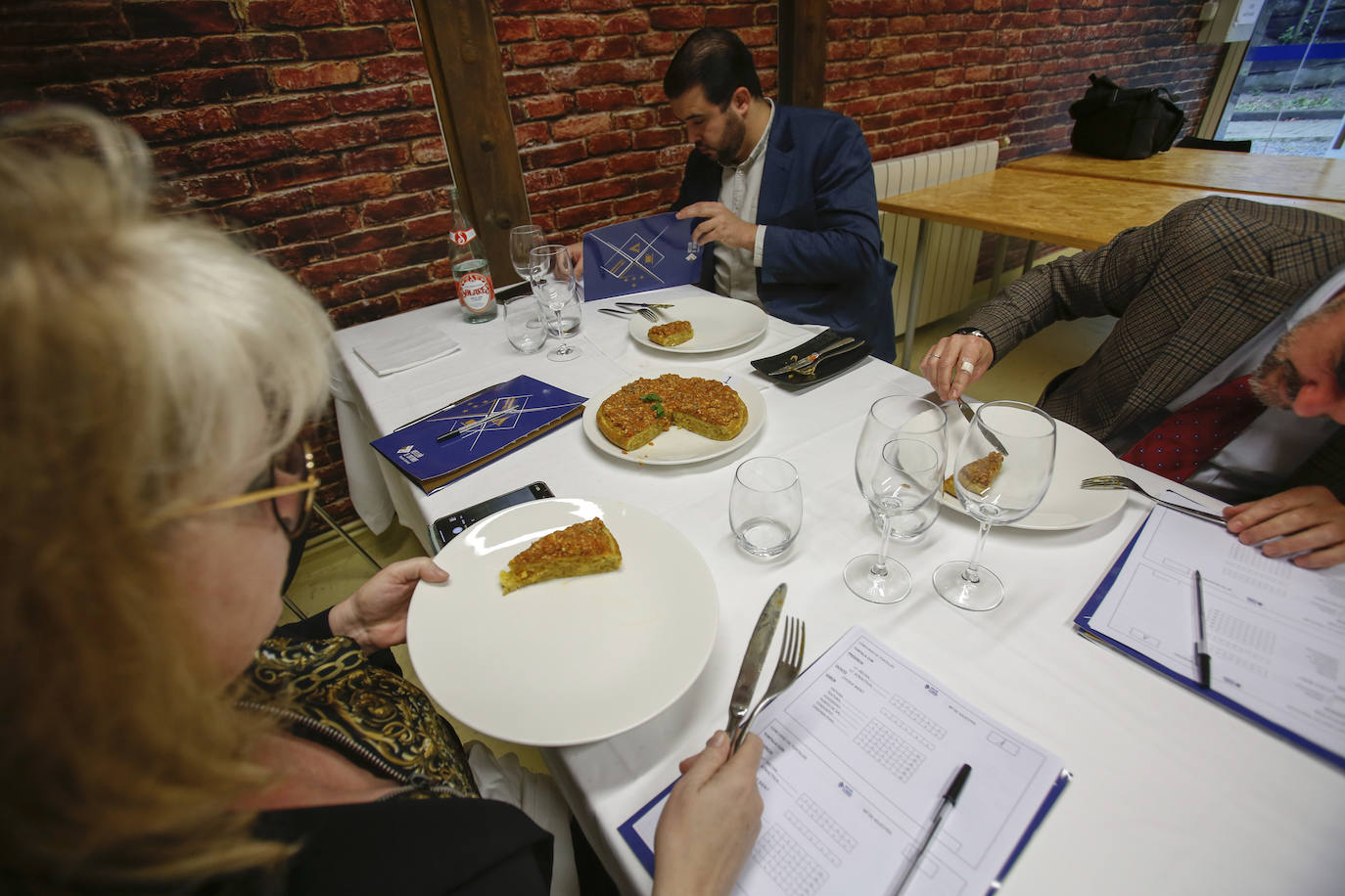 Eduardo Lamadrid (Casa Vejo), Maite Rodríguez (Marucho y La Flor de Tetuán) y Ricardo Ezcurdia (Academia de Gastronomía de Cantabria). 