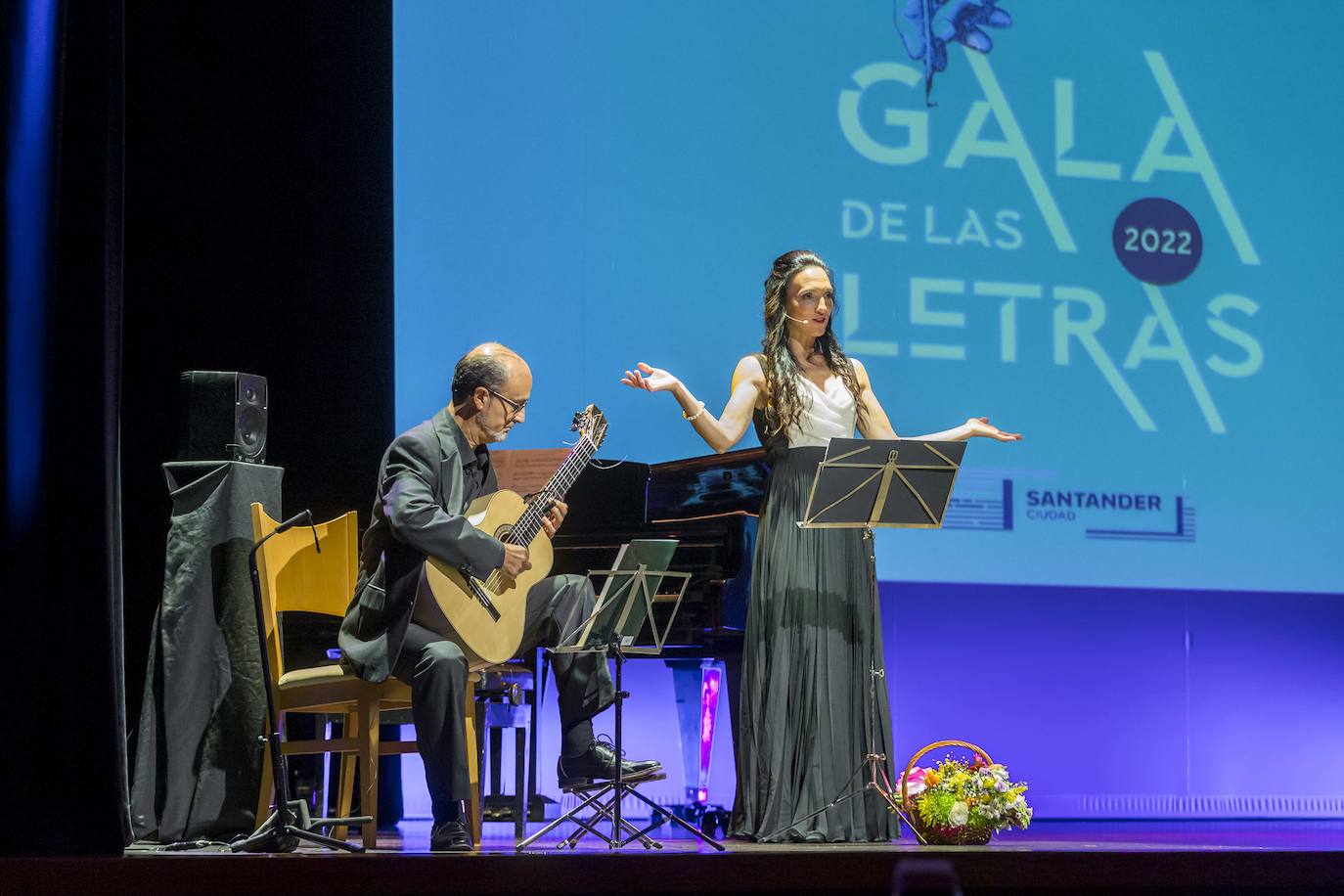 La gala contó con una emotiva actuación musical.