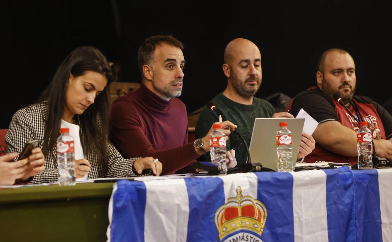 Laura Peña, Siro del Barrio, Mariano Tejera y Marco Antonio Lorenzo, durante la asamblea.