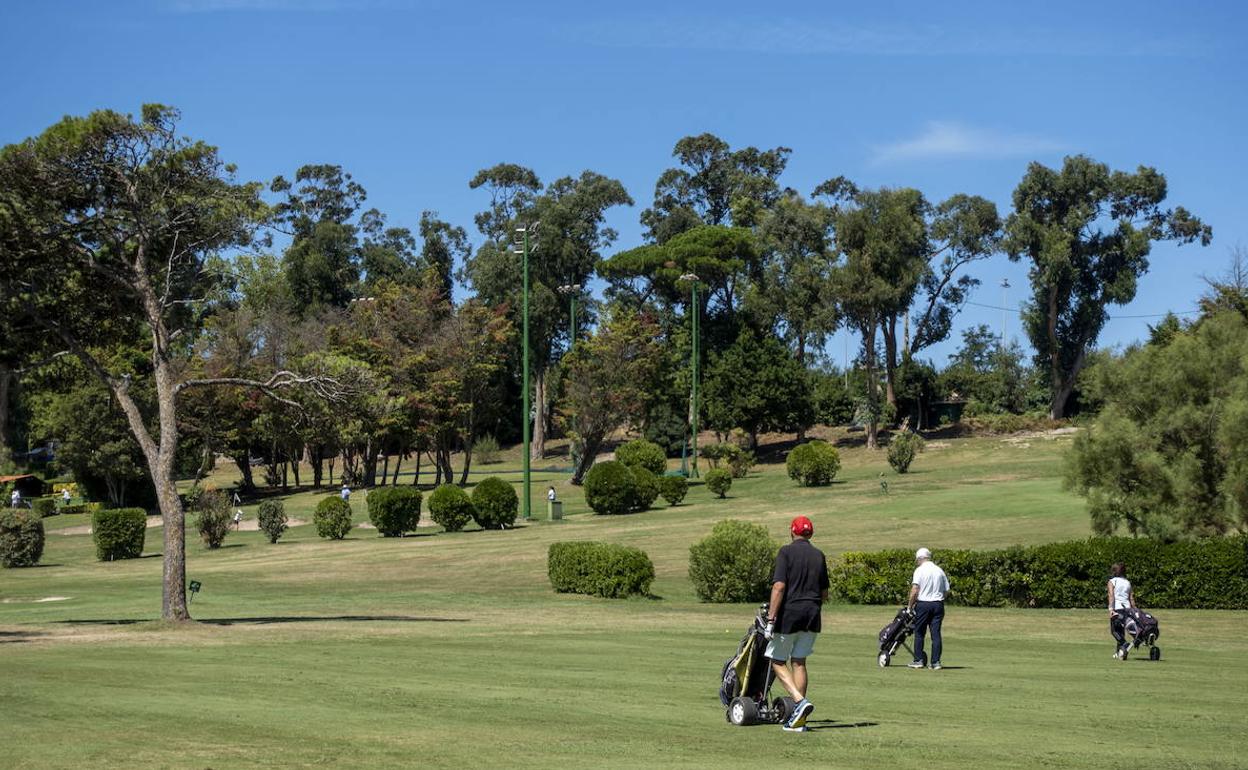 El Instituto Municipal de Deportes hará una gran inversión para mejorar el Campo de golf de Mataleñas.