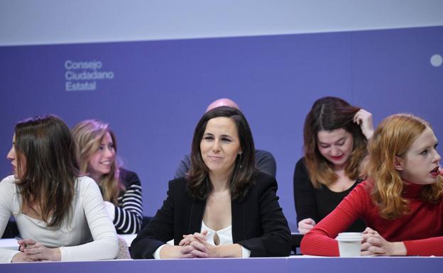 La secretaria general de Podemos y ministra de Derechos Sociales y Agenda 2030, Ione Belarra (centro), este sábado en el Consejo Ciudadano Estatal de Podemos. 