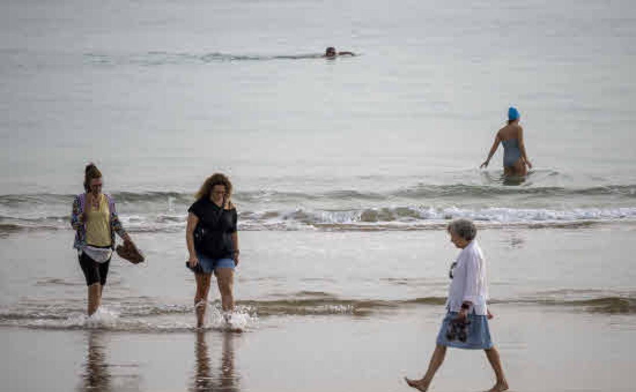 Fotografía tomada el 19 de octubre en las playas de El Sardinero, cuando también se alcanzaron temperaturas «extremadamente cálidas».