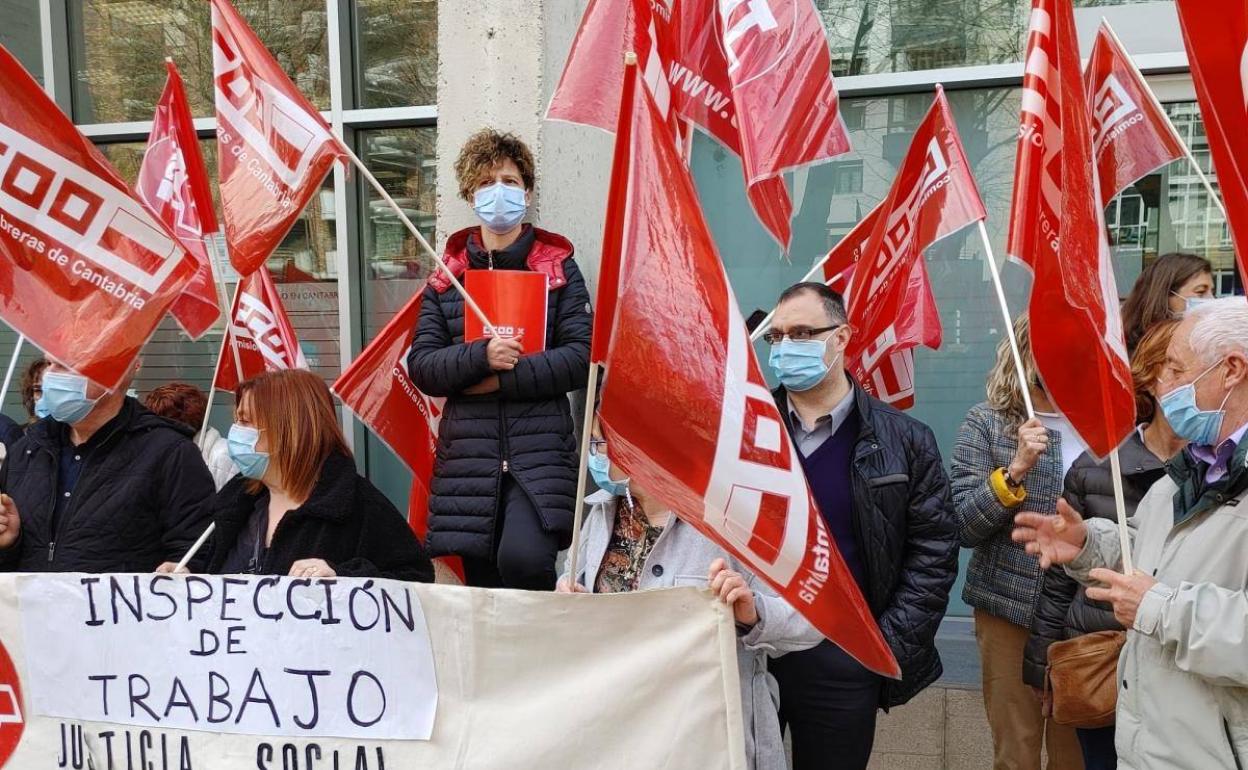 Concentración de los trabajadores en huelga este miércoles.