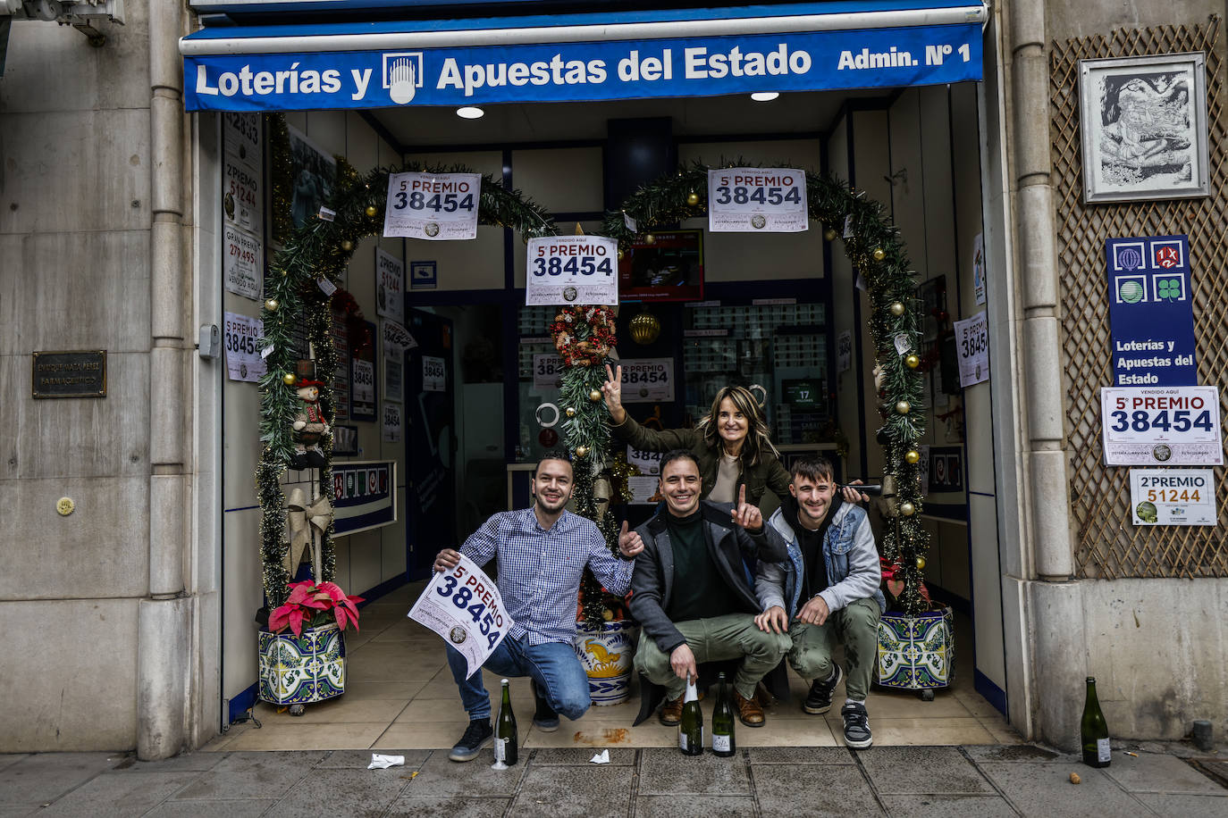 Fotos: Doble celebración en Calvo Sotelo, tras vender un cuarto y un quinto premios