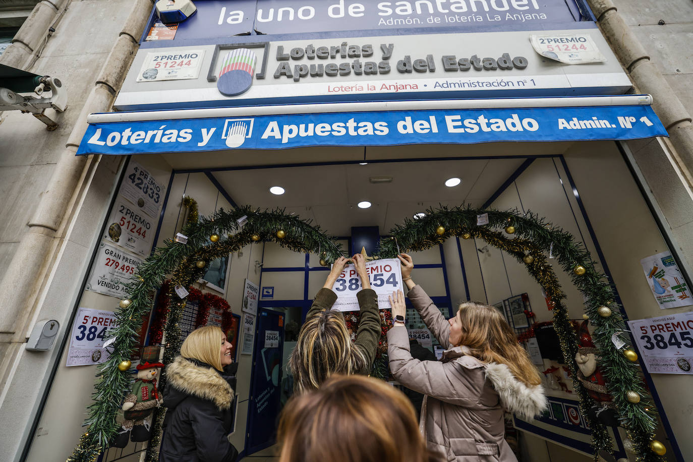 Fotos: Doble celebración en Calvo Sotelo, tras vender un cuarto y un quinto premios