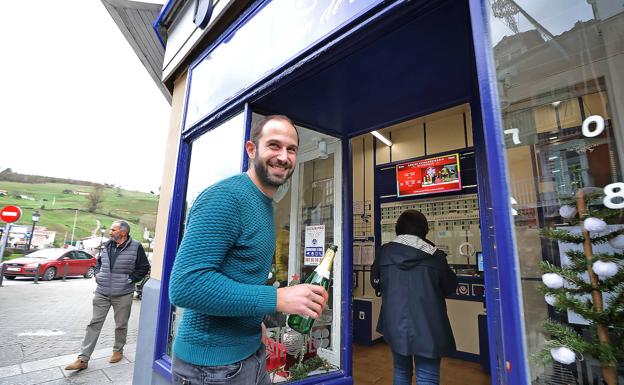 Unos décimos del cuarto premio reparten alegría en Cabezón