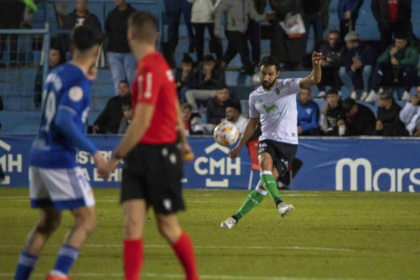 Fotos: Las mejores imágenes del Linares - Racing