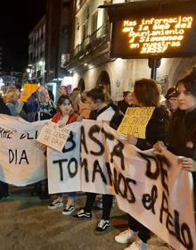 Imagen secundaria 2 - Usuarios y trabajadores del Centro de Día de Castro vuelven a reclamar su continuidad