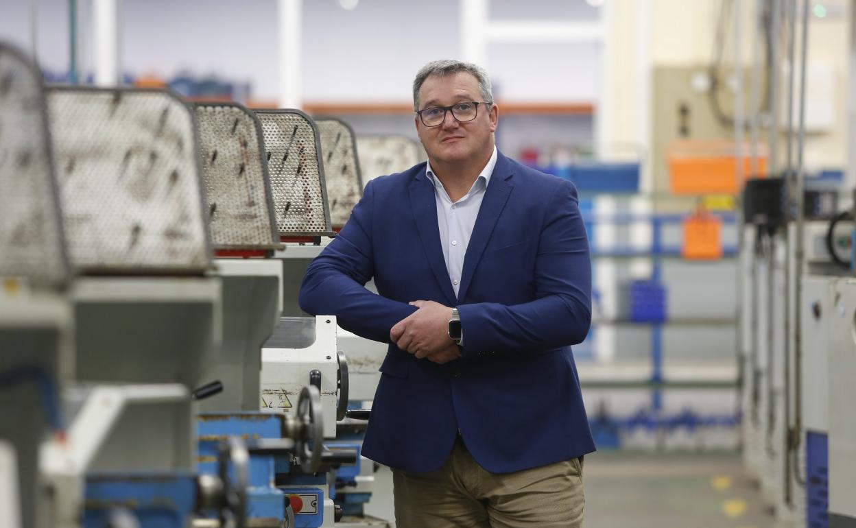  Ricardo Lombera, en el Centro Integrado Nº1 de Peñacastillo, uno de los centros que ha logrado respaldo de la UE para algunos proyectos. 