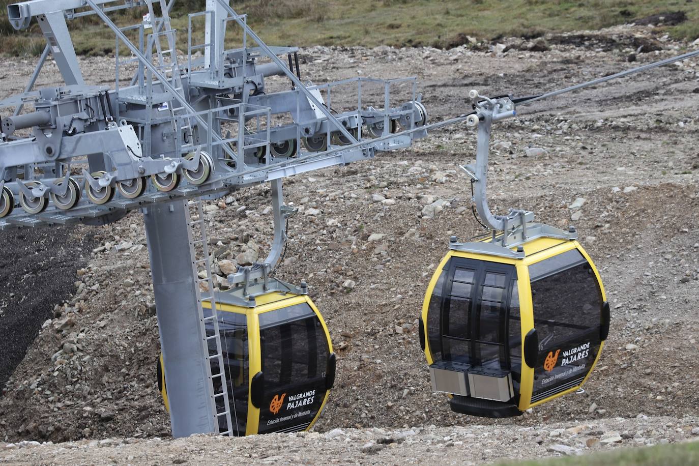 El nuevo equipamiento permite que el recorrido entre la parte baja y la zona alta de la estación se haga en aproximadamente cuatro minutos, frente a los casi 20 del anterior telesilla