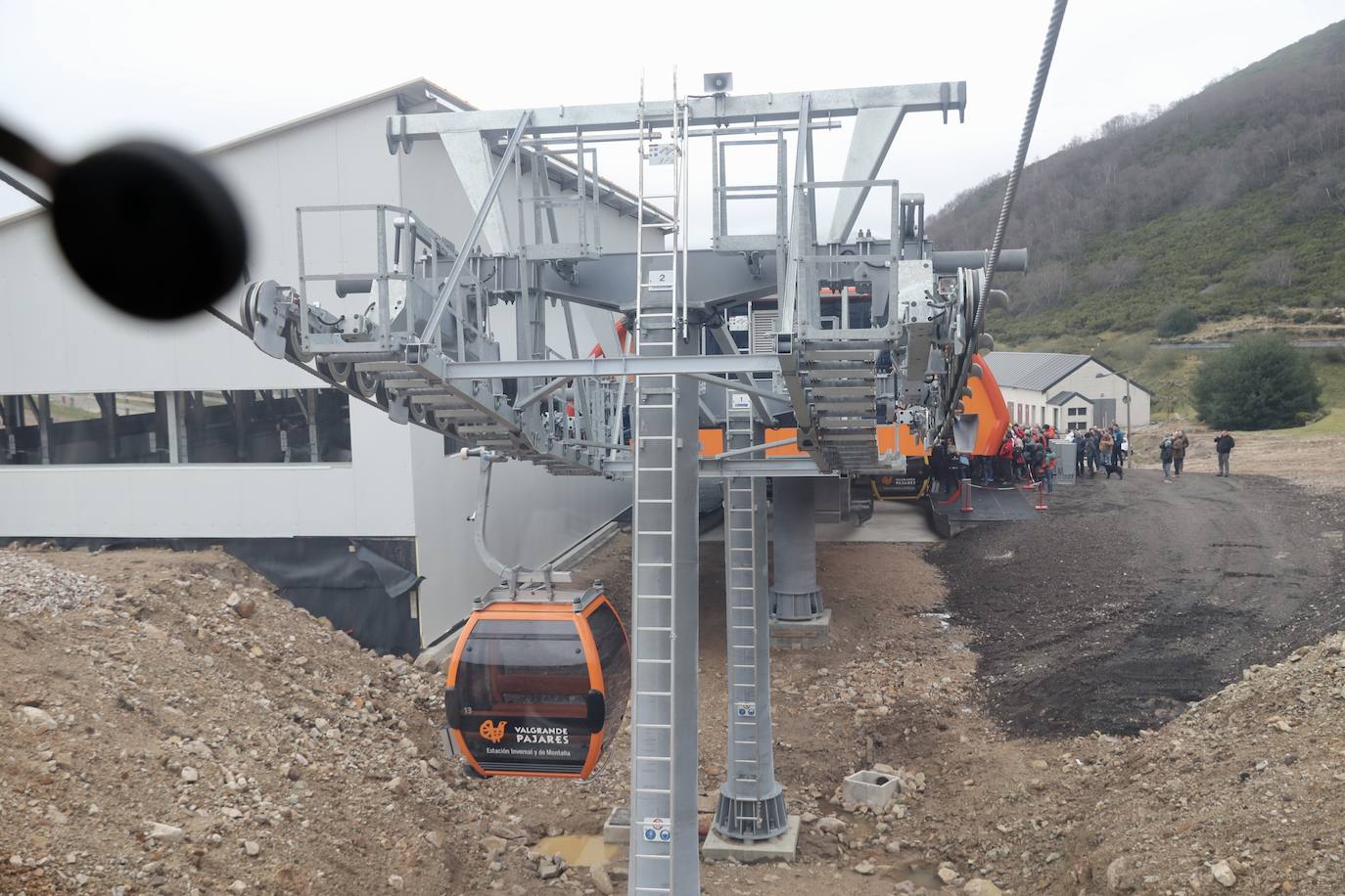 El nuevo equipamiento permite que el recorrido entre la parte baja y la zona alta de la estación se haga en aproximadamente cuatro minutos, frente a los casi 20 del anterior telesilla