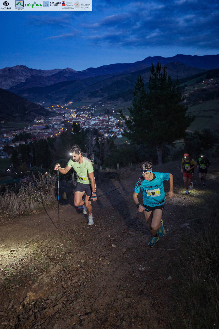 Guillermo Ramos y Tamara Crespo fueron los ganadores de la primera edición de La Viorna Vertical Nocturna, que se disputó entre la villa de Potes y las inmediaciones de la cumbre del monte Viorna y que fue organizada por el club Kilómetro Vertical Fuente Dé y por el Ayuntamiento de Potes. La carrera, con fuertes pendientes, de tres kilómetros de subida y 700 metros de desnivel, sufrió un cambio de recorrido en el final de carrera y terminó en el Llano del Arciluengo. 