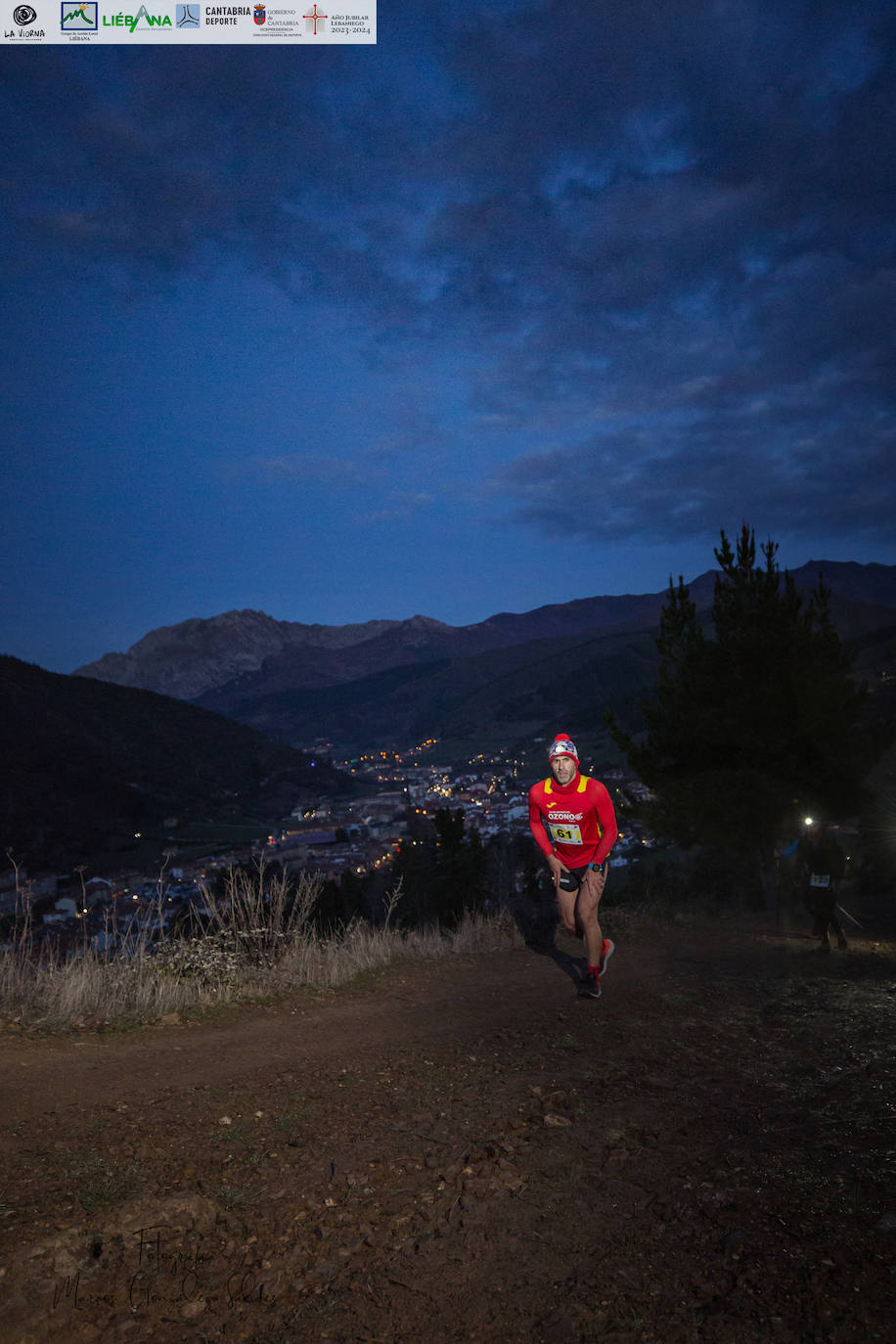 Guillermo Ramos y Tamara Crespo fueron los ganadores de la primera edición de La Viorna Vertical Nocturna, que se disputó entre la villa de Potes y las inmediaciones de la cumbre del monte Viorna y que fue organizada por el club Kilómetro Vertical Fuente Dé y por el Ayuntamiento de Potes. La carrera, con fuertes pendientes, de tres kilómetros de subida y 700 metros de desnivel, sufrió un cambio de recorrido en el final de carrera y terminó en el Llano del Arciluengo. 