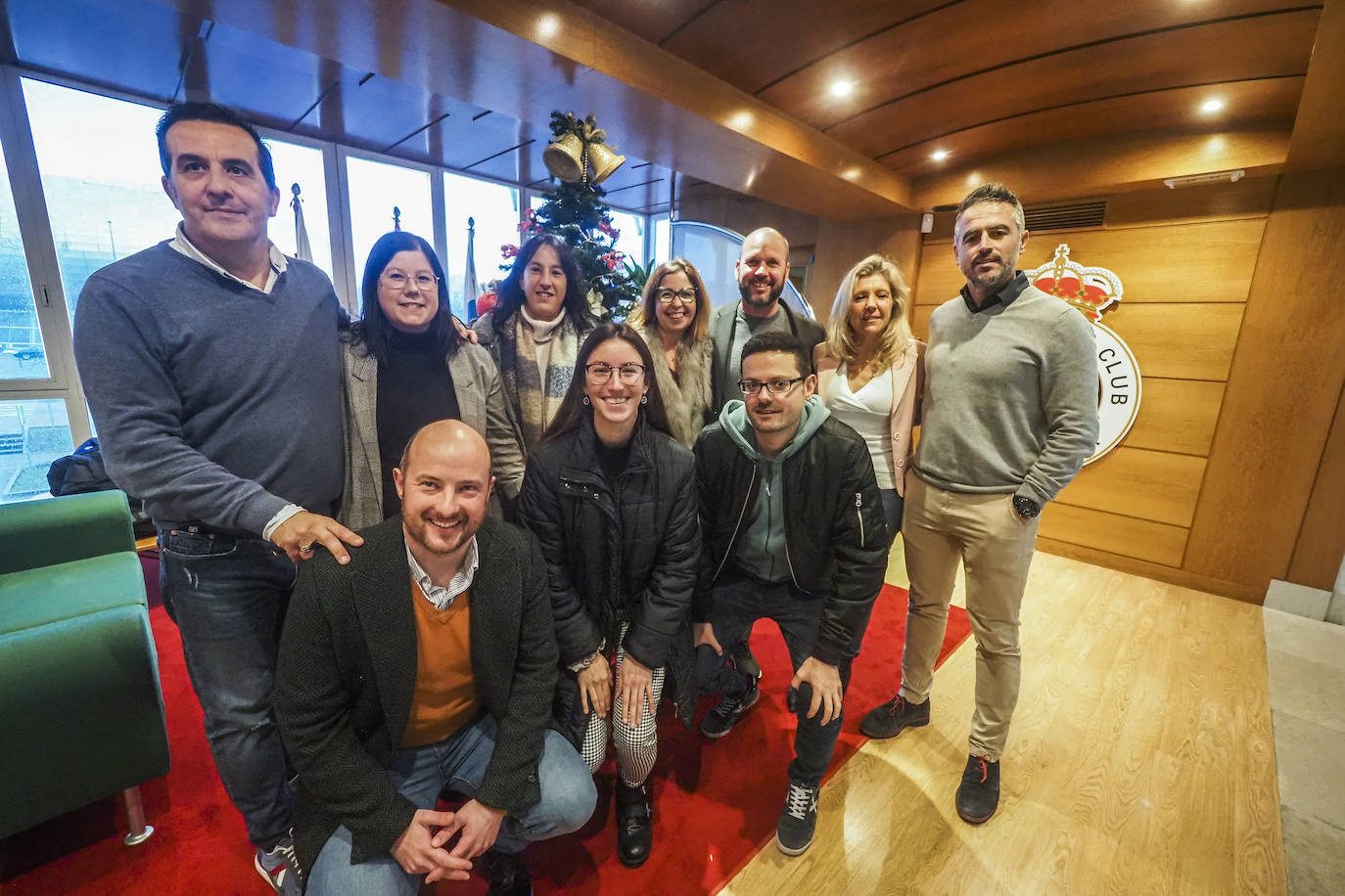 Aitor Limeres, María Mier, Carolina Gutiérrez, Teresa Ruisánchez, José Alberto López, Begoña del Río y Sergio Reigadas. Agachados: Enrique Palacio, Joana Pardeiro y Roberto San Millán.