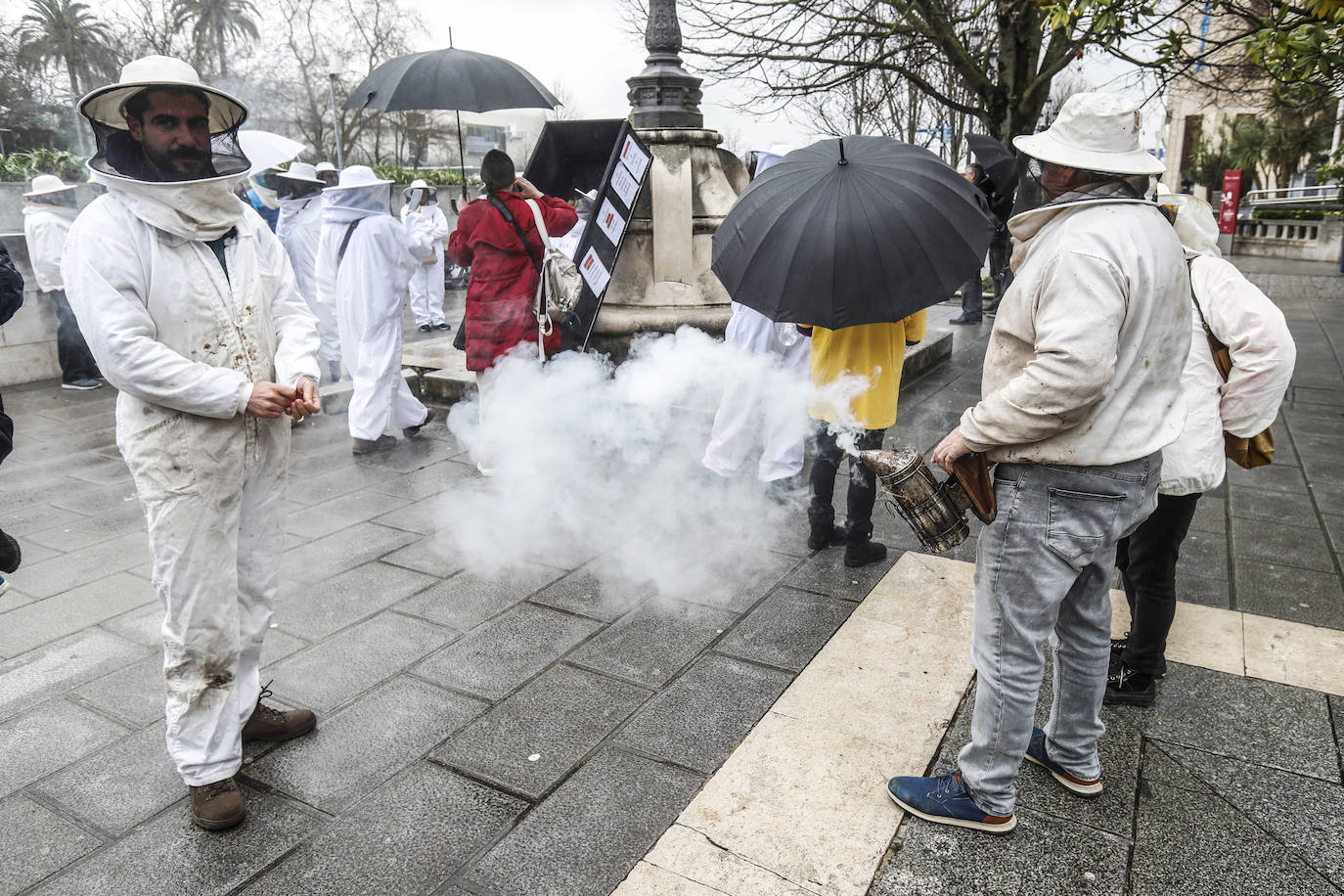 Los apicultores cántabros protestan