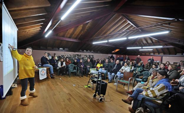 Reunión informativa de la coordinadora contra la planta de biogás en Cabezón