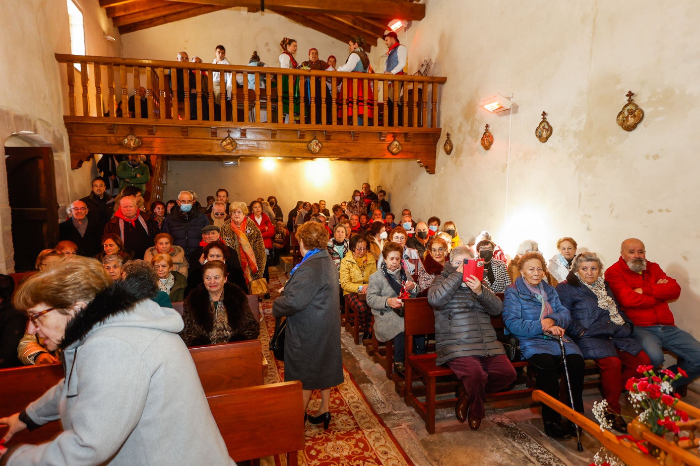 La música del Grupo de Danzas San Blas de La Montaña amenizó la misa.