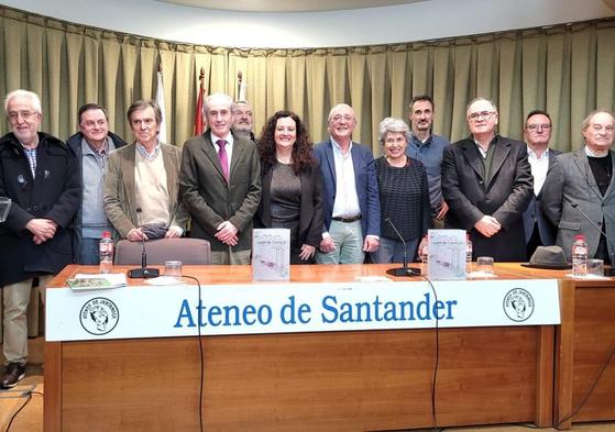 Varios de los autores de los textos del libro, con autoridades, Carmen Ealo de Sá y miembros de la SCE, en la presentación del libro