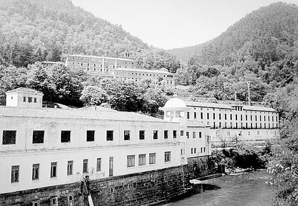 Imagen histórica del Balneario de Las Caldas, en un espectacular paraje en el Besaya.