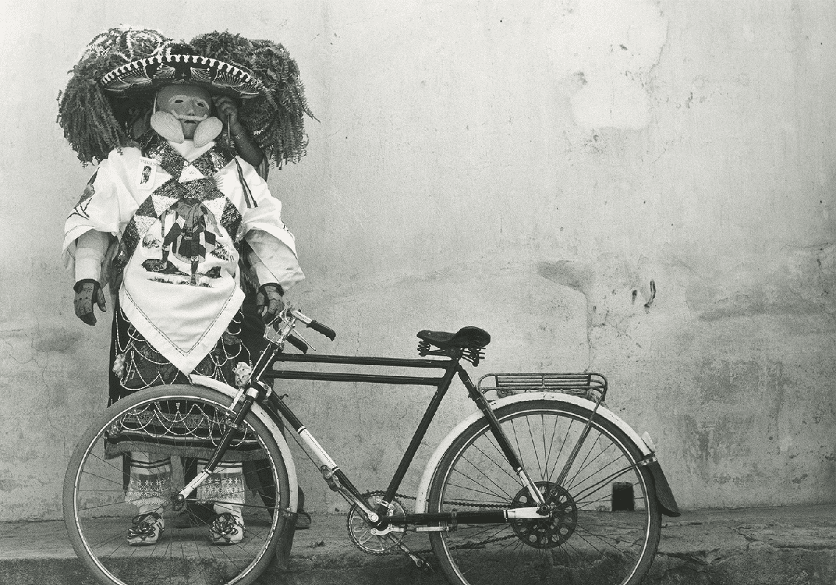 'Danzante con bicicleta', 1991. Copia a lagelatina de plata.