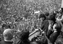 Con Maradona y Núñez, durante la celebración de la Copa de 1983