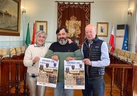 Gorka Linaza, en el centro, junto con dos de los organizadores en la presentación del evento