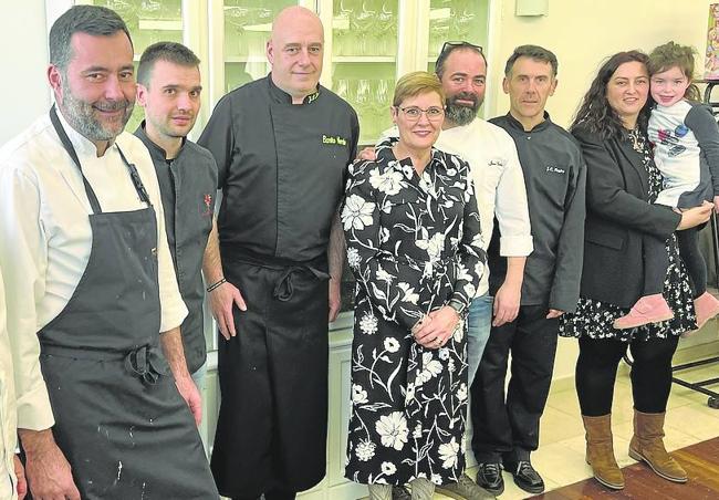 Toni González, Álvaro Obregón, José Luis Trueba, Mariti González, David Pérez, Juan Carlos Freire, Karla Ricciardiello y la nieta pequeña de Mariti.