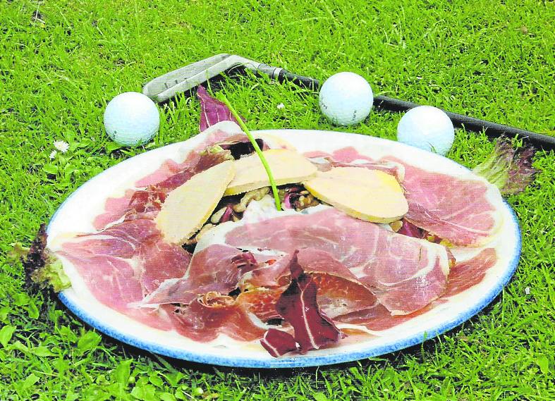 Uno de sus platos más emblemáticos, la 'ensalada Mataleñas'.