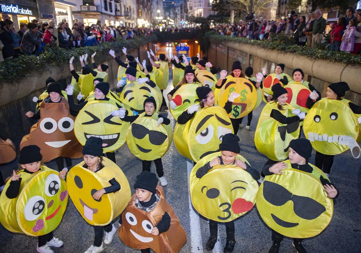 Imagen del desfile del Carnaval de 2019 por el centro de Santander