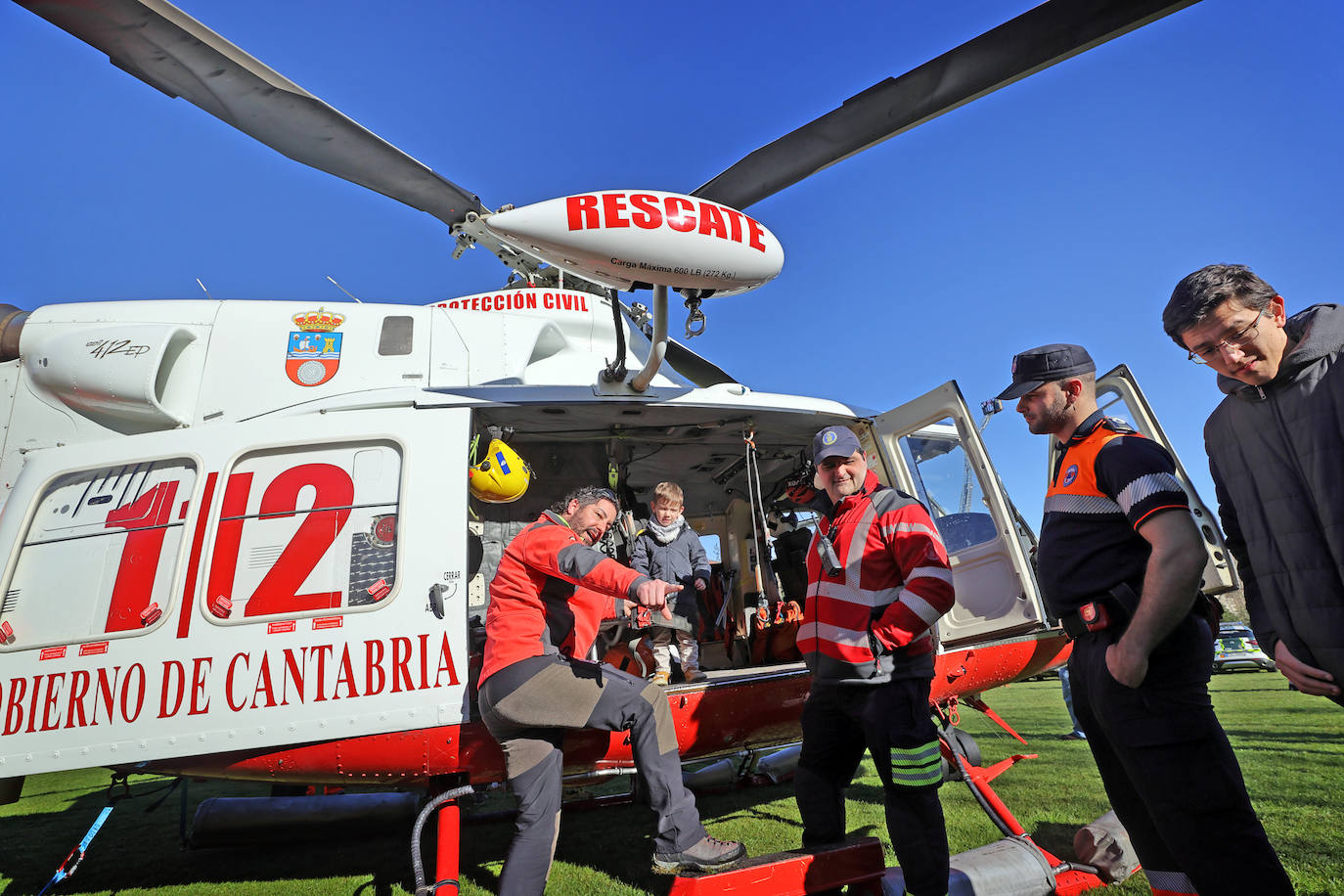 No todos se han atrevido a subir al helicóptero del 112, aunque sí ha sido de los que mas interés han despertado