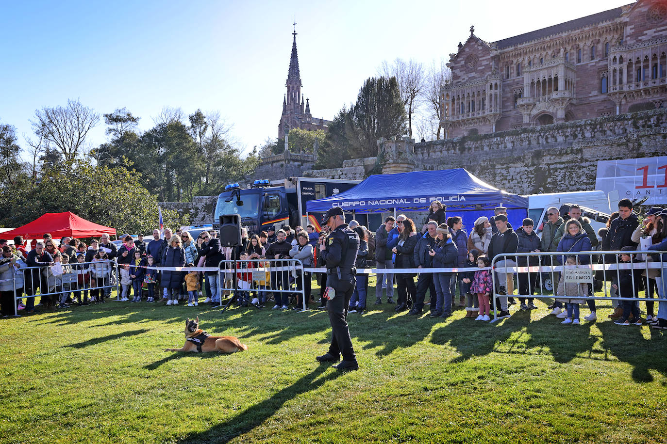 Un momento de la exhibición de los perros adiestrados que utiliza la Policía Nacional