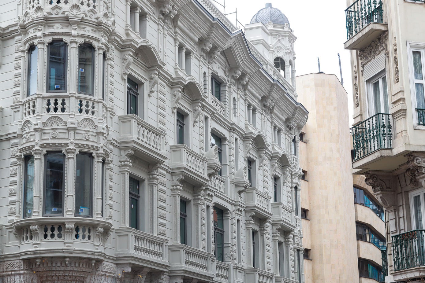 La antigua sede del Mercantil y Banesto destaca por su importancia arquitectónica y patrimonial.