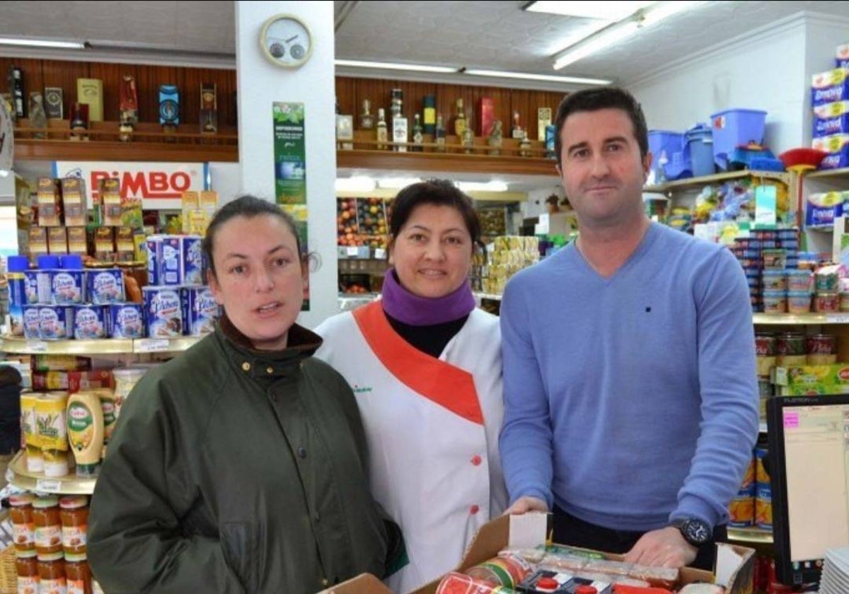 Foto de archivo del reparto de lotes de alimentos que, según AVIP, ha eliminado el PP de la Junta Vecinal de Renedo