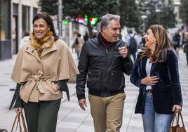 Gema Igual, alcaldesa de Santander, Elías Bendodo, coordinador nacional del PP, y María José Sáenz de Buruaga, presidenta del PP cántabro, en Santander