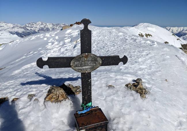 La cruz en la cima del Curavacas (2.520 metros).