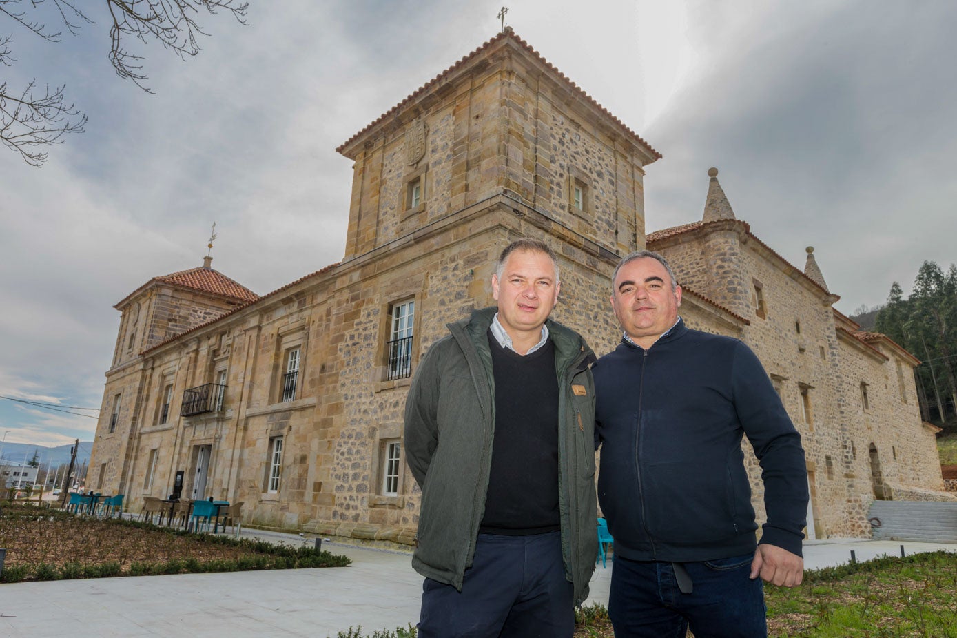 Los hermanos Diego, Elías y Miguel, son los promotores de la rehabilitación y gestión del Palacio de los Acevedo.