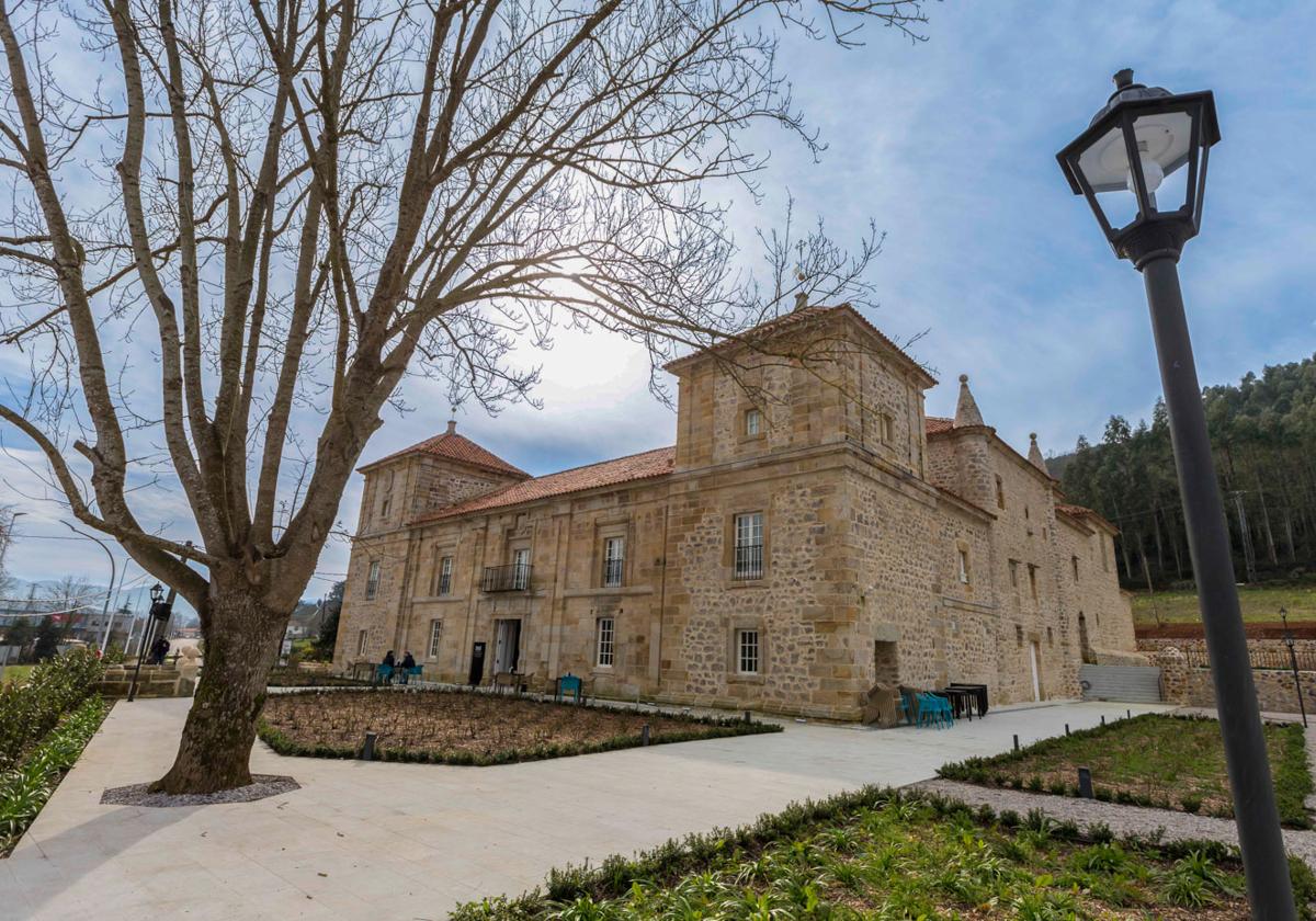 La nueva imagen del Palacio de los Acevedo, en Hoznayo